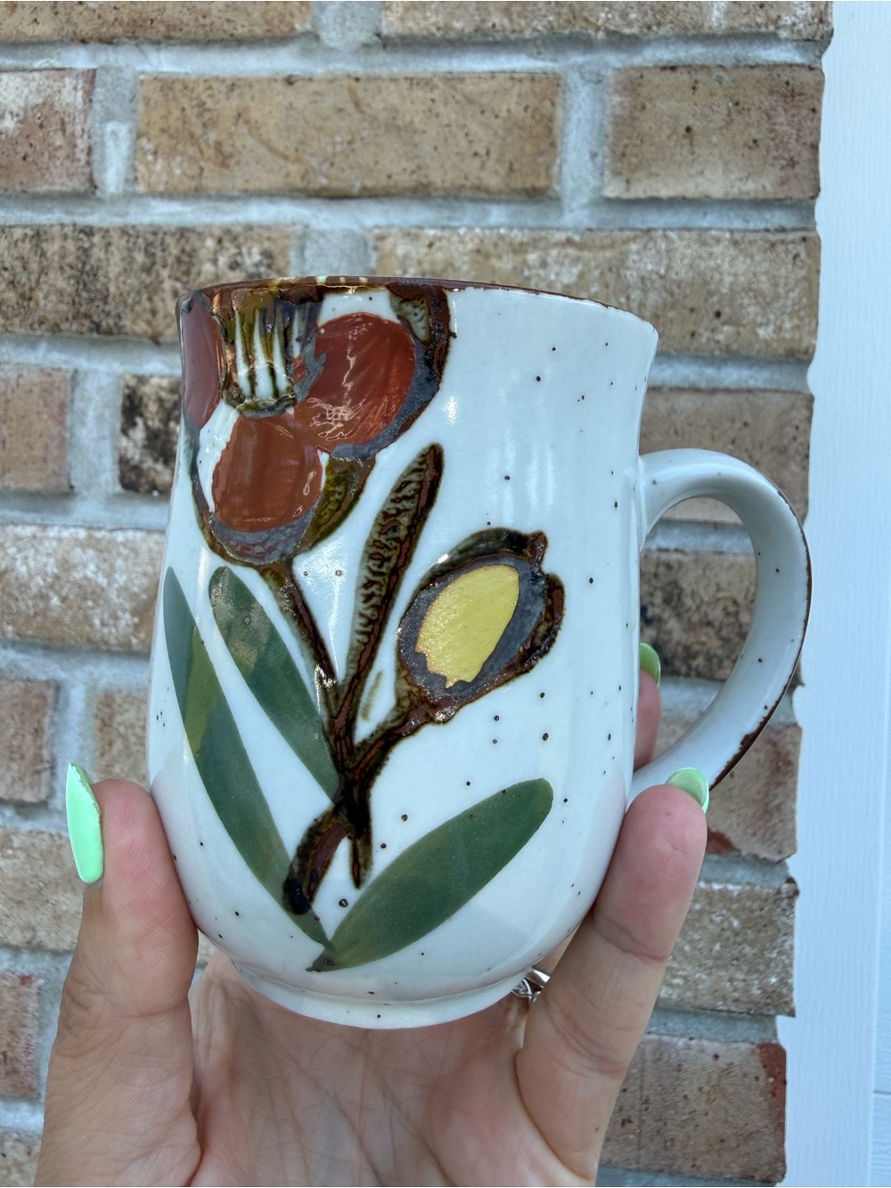Vintage white stoneware Flower Mug with Green Leaves - Picture 5 of 5